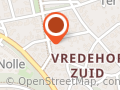 De verloskundige draagt